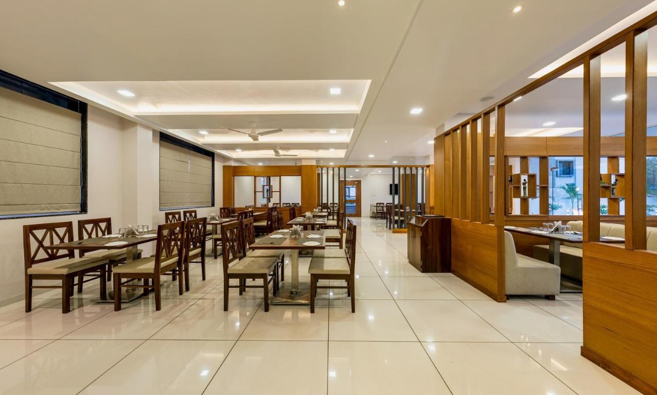 Hotel Grand Indu, 3 Star Kolhapur Buitenkant foto