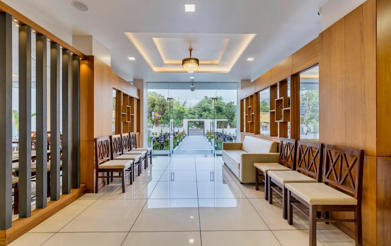 Hotel Grand Indu, 3 Star Kolhapur Buitenkant foto