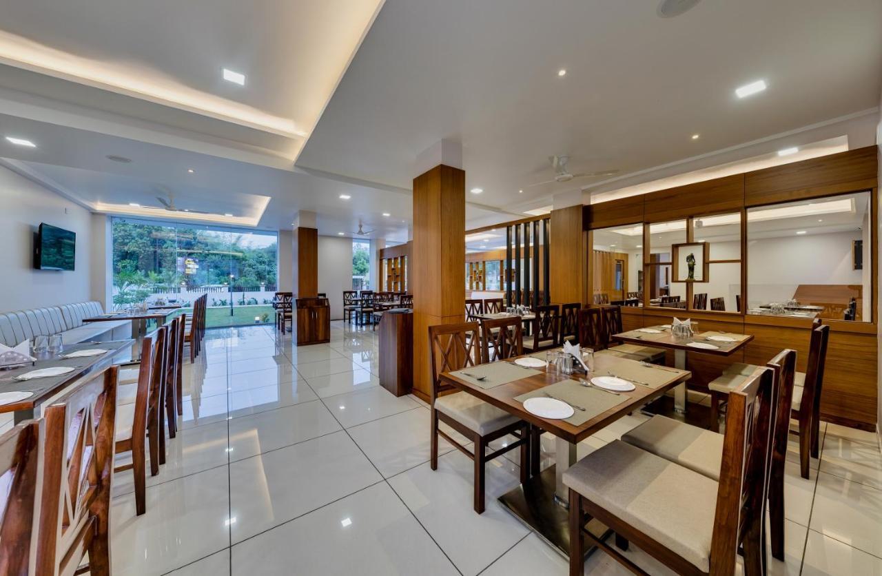 Hotel Grand Indu, 3 Star Kolhapur Buitenkant foto
