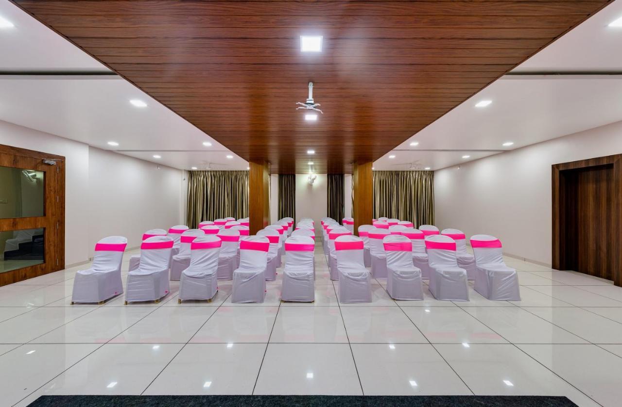 Hotel Grand Indu, 3 Star Kolhapur Buitenkant foto