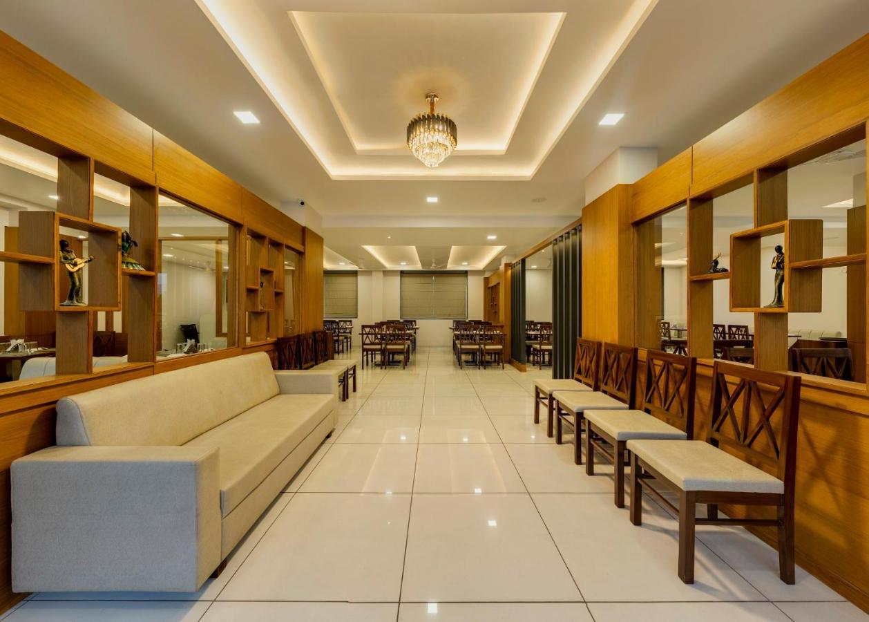 Hotel Grand Indu, 3 Star Kolhapur Buitenkant foto