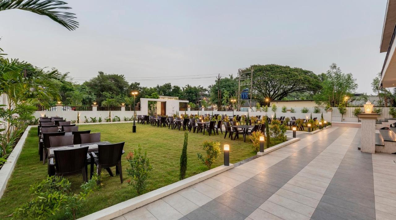 Hotel Grand Indu, 3 Star Kolhapur Buitenkant foto