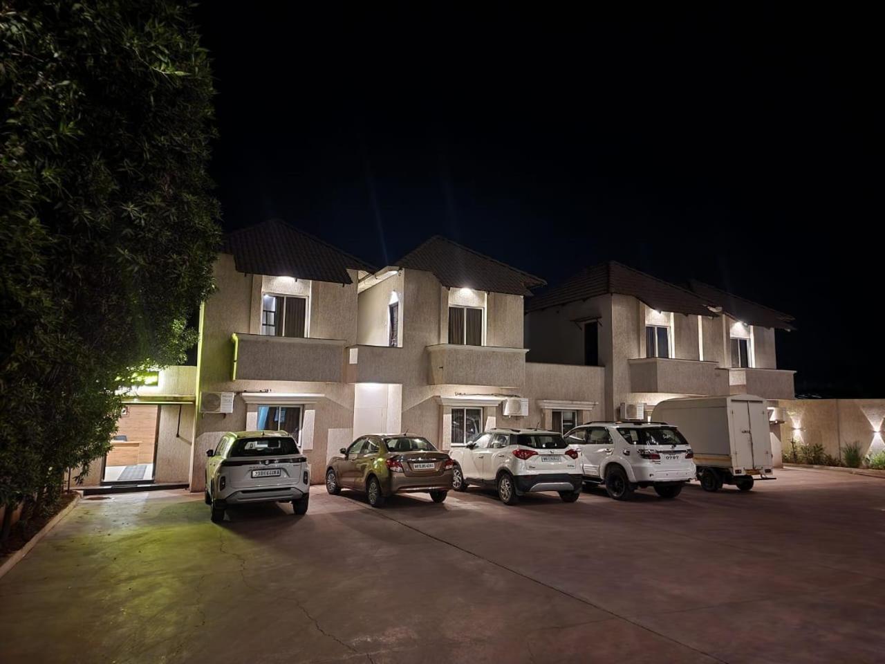 Hotel Grand Indu, 3 Star Kolhapur Buitenkant foto